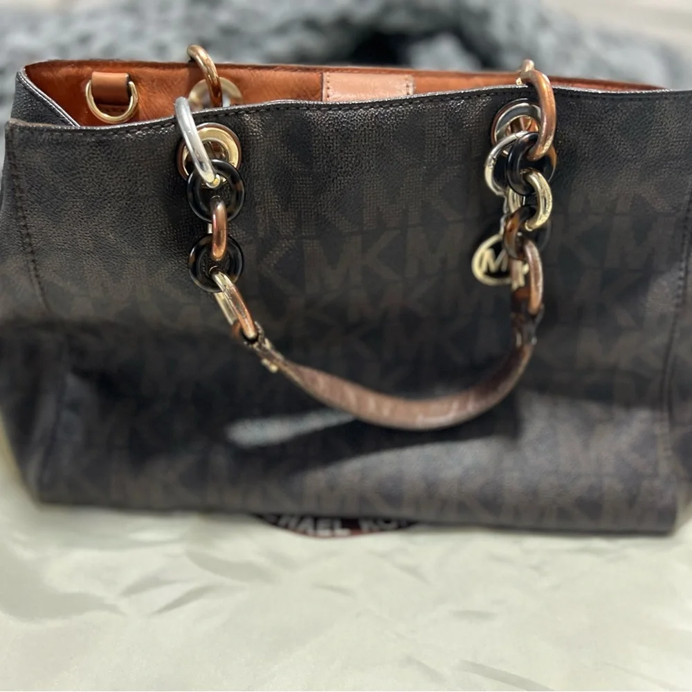 Micheal Kors Signature Tote - Picture 3 of 14